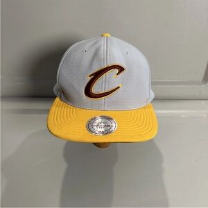 Cleveland Cavaliers Hat Cap Gray Yellow NBA Mens Mitchell & Ness Snapback OSFM